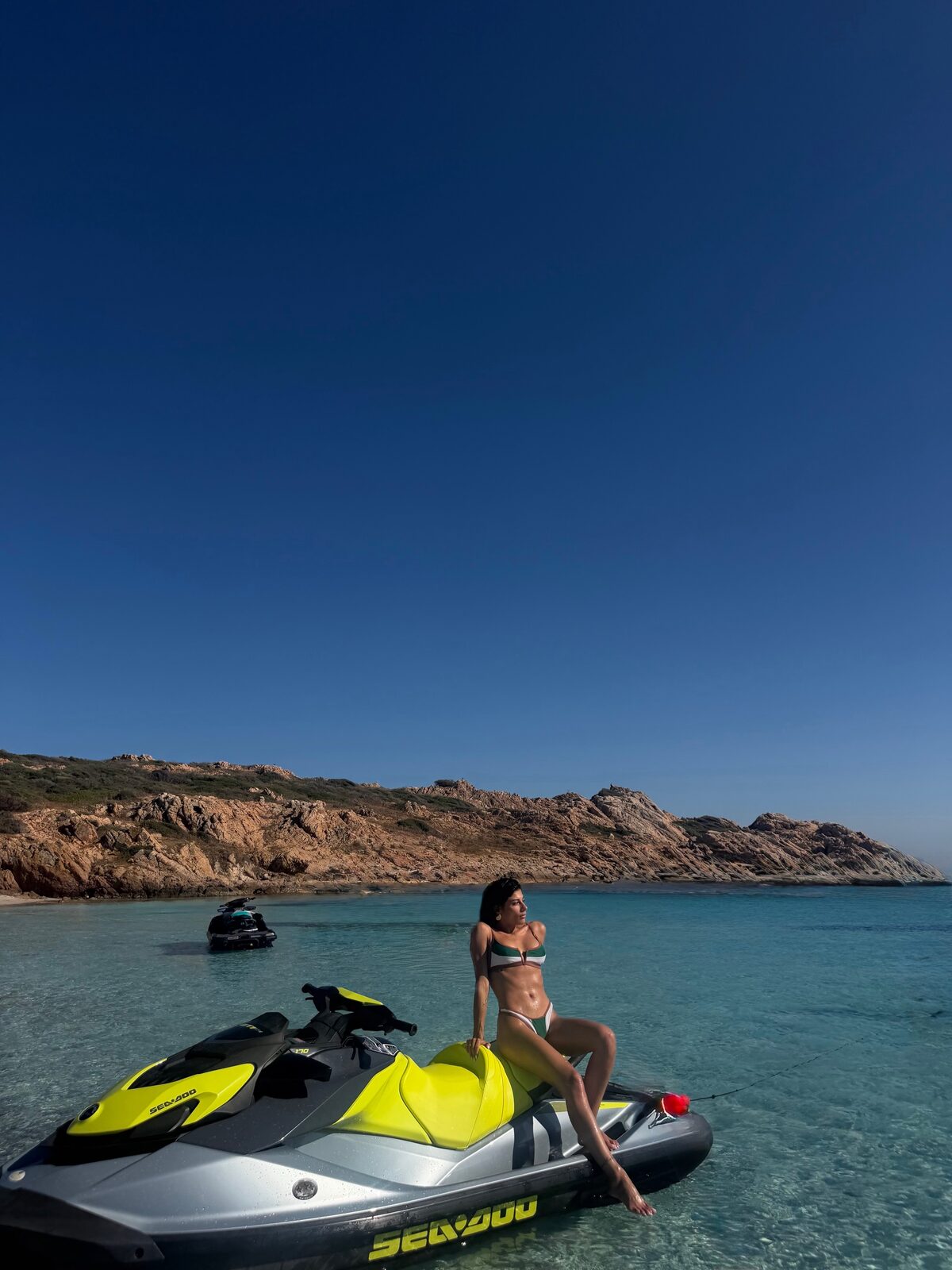 Relax in moto d'acqua nelle acque cristalline della Costa Smeralda